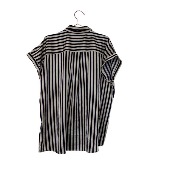 Entro button short sleeved silky top oversized size large - Picture 4 of 6